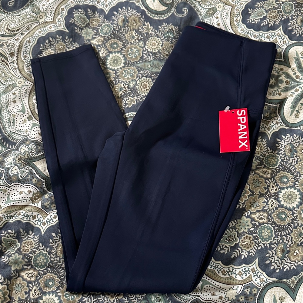NWT SPANXShape Scuba Leggings